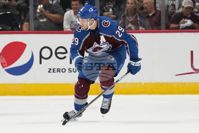 Нейтън Маккинън, Кейл Макар и Никита Кучеров са претенденти за наградата "Тед Линдзи" за най-добър играч в редовния сезон на НХЛ