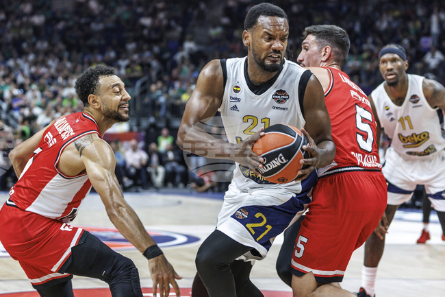 Олимпиакос с Александър Везенков се наложи над Панатинайкос в дербито на баскетболната Евролига