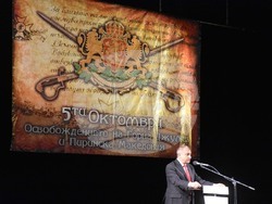 С тържествена сесия на Общински съвет – Благоевград продължи втората част от празничната програма по повод 110 години от Освобождението на Горна Джумая и Пиринска Македония на вчерашния 5 октомври. 