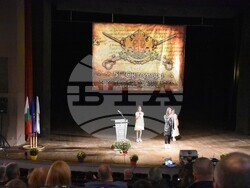 С тържествена сесия на Общински съвет – Благоевград продължи втората част от празничната програма по повод 110 години от Освобождението на Горна Джумая и Пиринска Македония на вчерашния 5 октомври. 