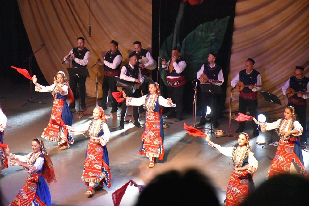 Кметът Илко Стоянов на тържествена сесия на ОбС по повод 5 октомври: 5-и октомври е финалният щрих на дълго водени и изстрадани борби, възнаградени с победа. Това е истинският ден за размисъл