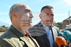 Село Каравелово - фургони - разполагане