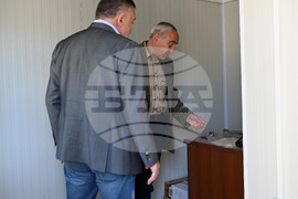 Село Каравелово - фургони - разполагане