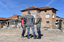 Село Каравелово - фургони - разполагане