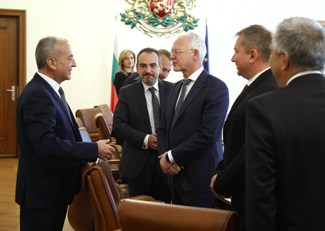 Премиерът Донев се срещна с работодателските организации