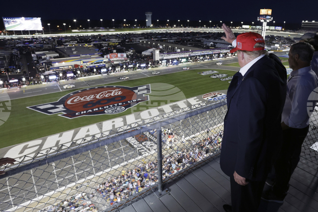 "Кока-Кола" не преминава изцяло на тръстикова захар в САЩ, но ще предлага и такава напитка