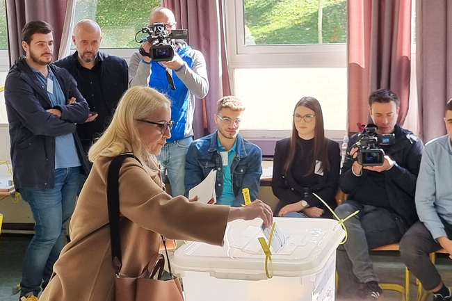 Сенатът на Университета в Сараево гласува за анулиране на докторската степен на директора на Клиничния център на университета Себия Изетбегович