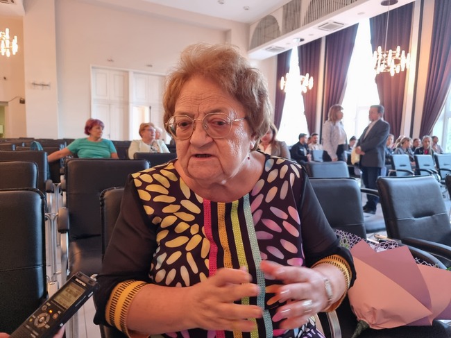 Наблюдава се леко покачване на броя на заразените с коронавирус, но няма повод за тревога, каза в Русе проф. Радка Аргирова