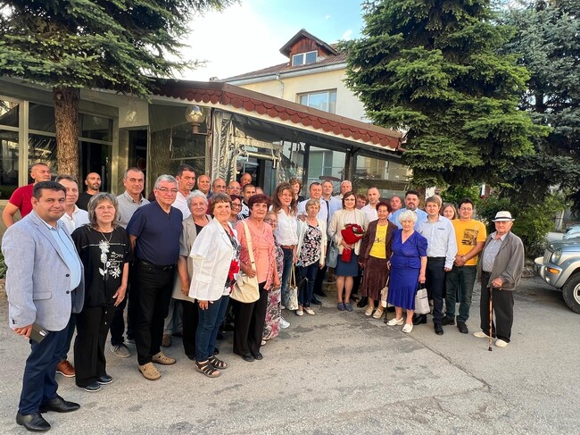 Нинова в Павликени: Абсурдно е 25 населени места да имат 1 линейка , 1 пожарна и 1 патрул