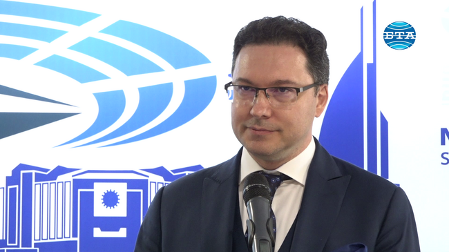  Надяваме се на силни послания от София в посока на по-дълбока интеграция на нашите отбранителни способности, каза Даниел Митов