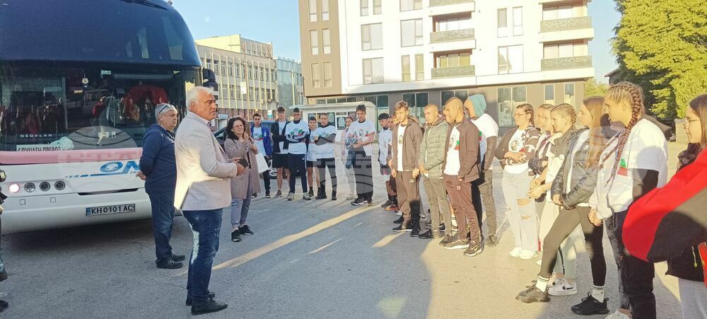Ученици от Дупница тръгнаха по пътя на Ботевата чета