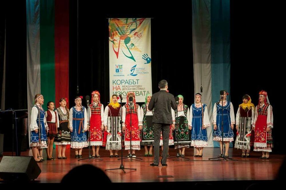 Ученици от български училища в Молдова спечелиха отличия в международния конкурс по пеене „Любка Рондова“