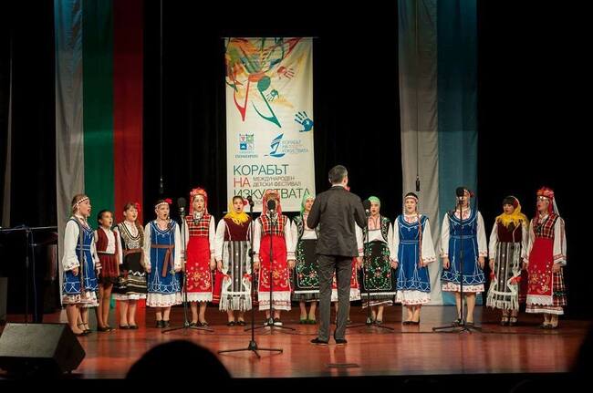 Ученици от български училища в Молдова спечелиха отличия в международния конкурс по пеене „Любка Рондова“