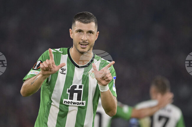 Валенсия привлече полузащитник от Уест Хям