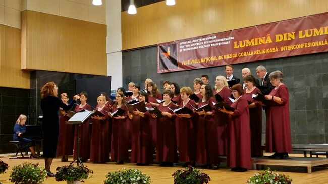 Свищовският хор ”Янко Мустаков” участва в международния хоров фестивал „Светлина от светлината“ в Румъния