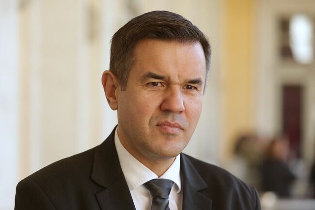 Служебният министър на икономиката Никола Стоянов каза, че очаква през ноември още повече да поевтинее природният газ