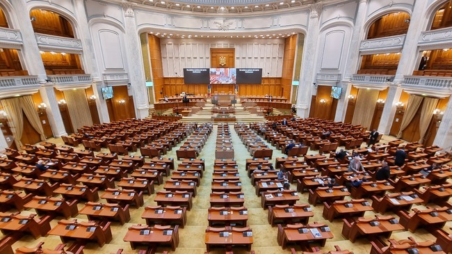 Румънският парламент одобри създаването на две анкетни комисии - за разходите на президента Йоханис и за "имотната мафия"