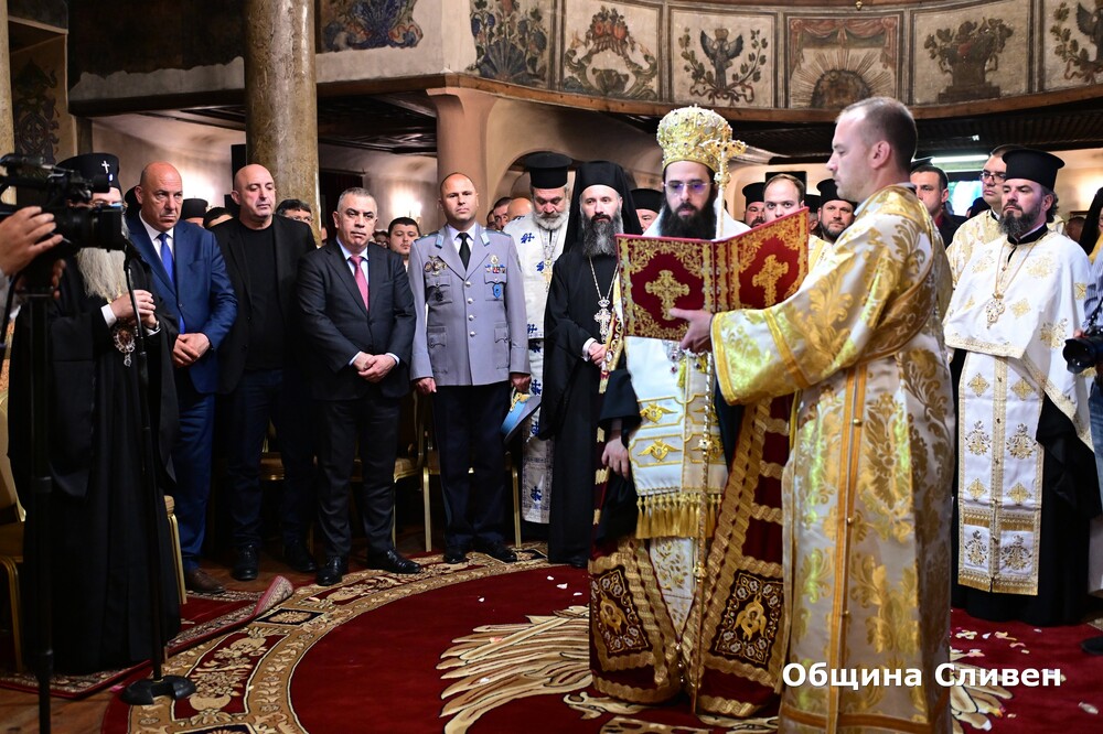 Община Сливен: Кметът Стефан Радев пожела на новия сливенски митрополит да управлява с мъдрост 