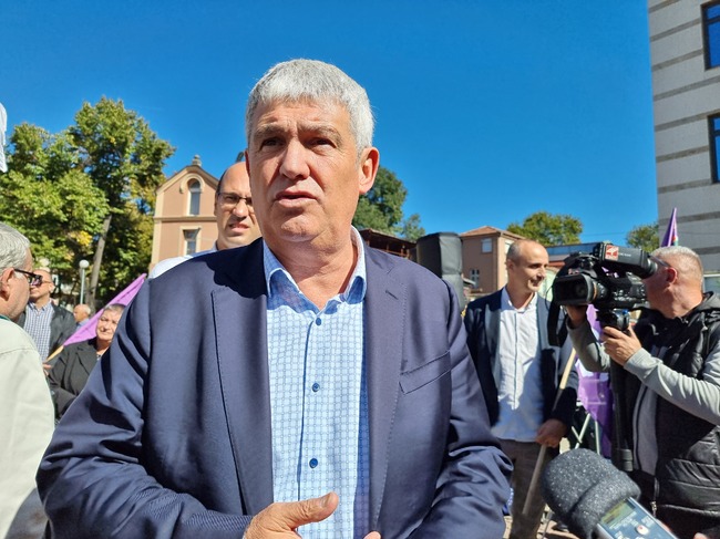 Президентът на КНСБ Пламен Димитров: Настояваме да се сформира правителство и работещ парламент, за да има кой да изпълни исканията ни