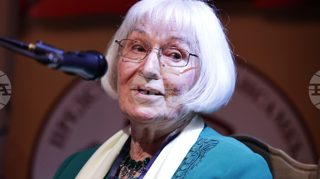 Почина певицата Маргрет Николова