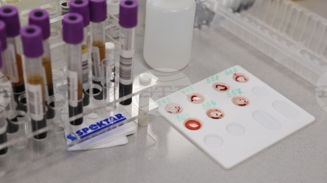 Редовното даряване осигурява навременни количества кръв на нуждаещите си, напомнят от Военномедицинската академия