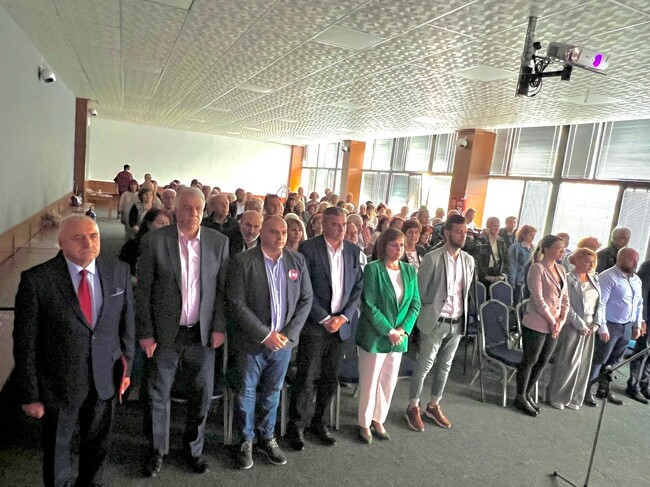 Нинова в Перник: Който иска моделът Борисов да не се връща, да ни подкрепи. Само БСП останахме неподвластни на него