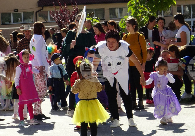 Сърбия - „Детската седмица” - маскарад