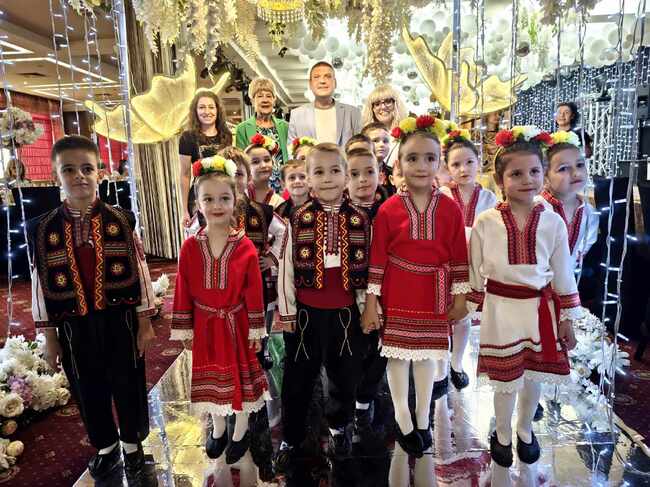 Община Плевен: Отличиха медицински сестри, работещи в системата на общинското здравеопазване в Плевен