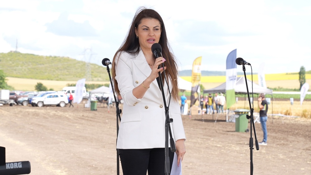 НАЗ: Откри се фестивалът "Ден на полето" – гр. Българово