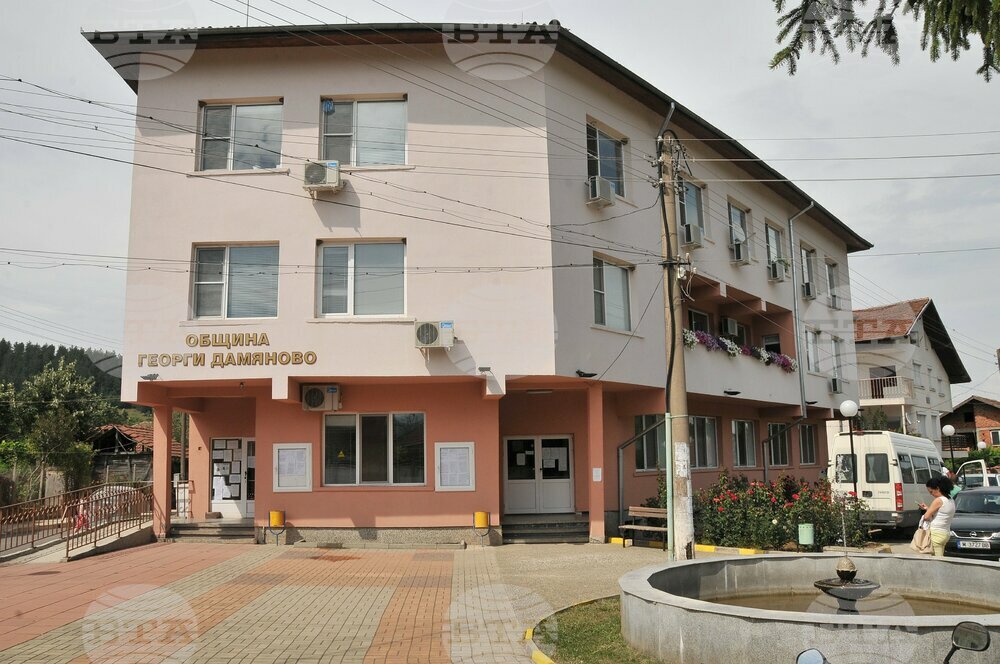 Ремонтират покрива на училището в Георги Дамяново по проект „Красива България“
