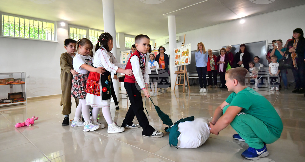 Исперих - изложба „Детство мое“