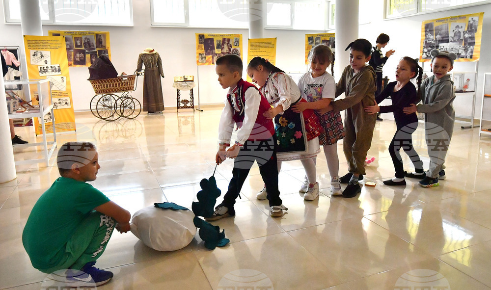 Исперих - изложба „Детство мое“