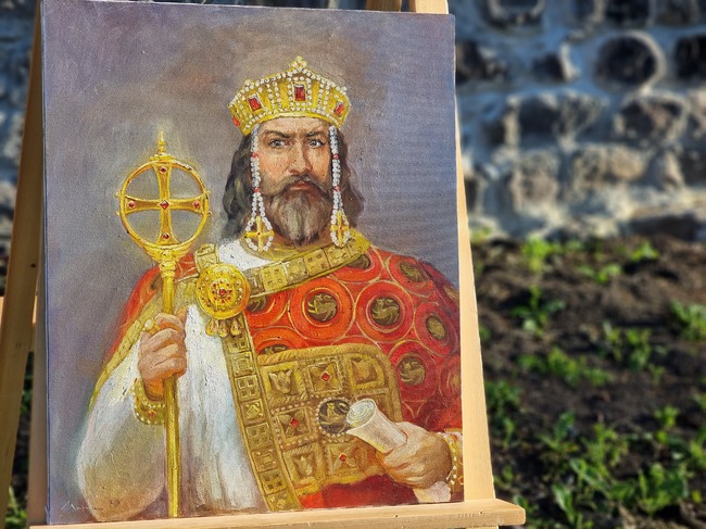 С откриването на изложбата „Български владетели и исторически битки“ започнаха проявите за празника на Ямбол