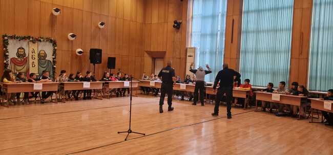 Ученици от област Смолян участваха във финалното състезание по програмата „Работата на полицията в училищата“