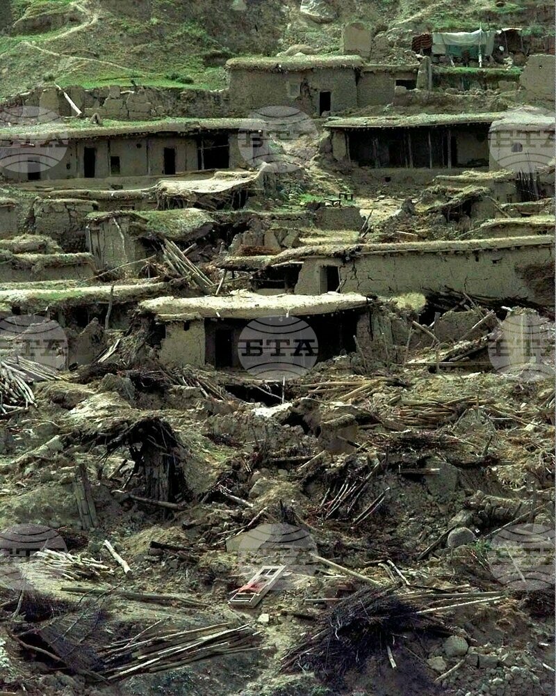 На 30 май 1998 г. разрушително земетресение разтърсва Северен Афганистан и отнема живота на хиляди