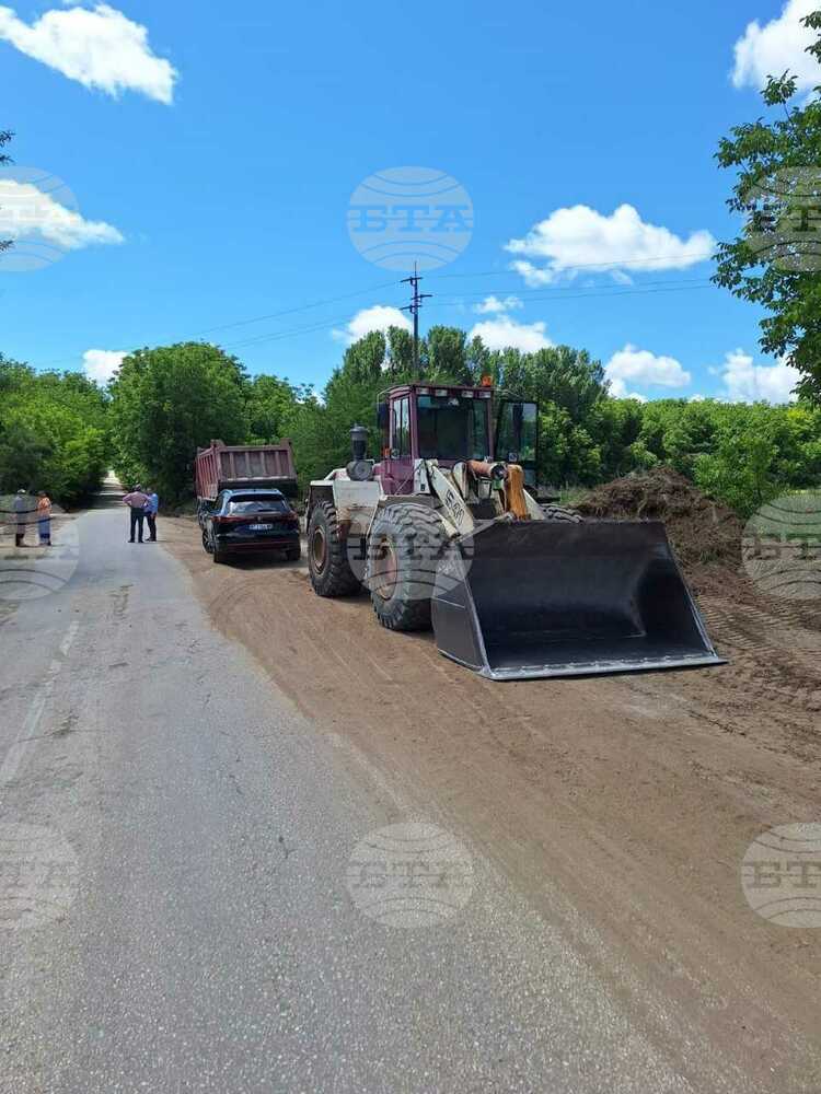 Започна основен ремонт на общинския път за свищовското село Хаджидимитрово