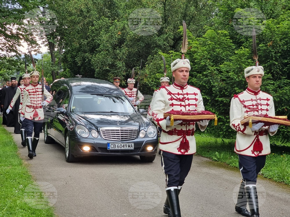 Procession with King Ferdinand's Remains Begins in Vrana Park, Coffin to Be Placed in Royal Palace's Central Lobby