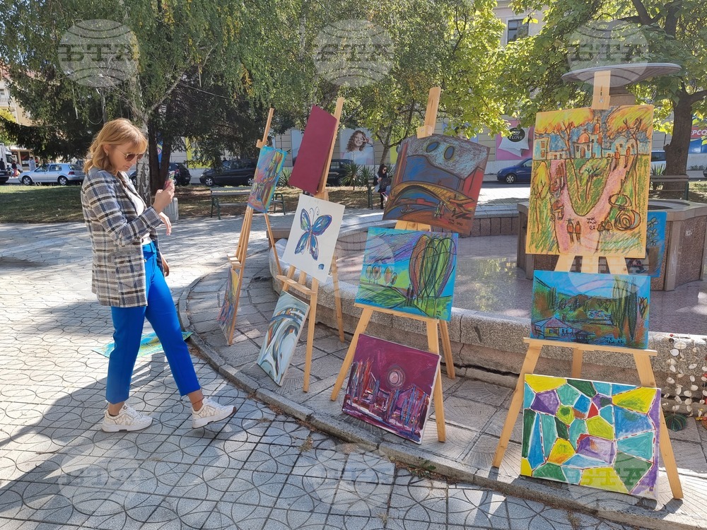 Кърджали - изложба - Световен ден на психичното здраве 