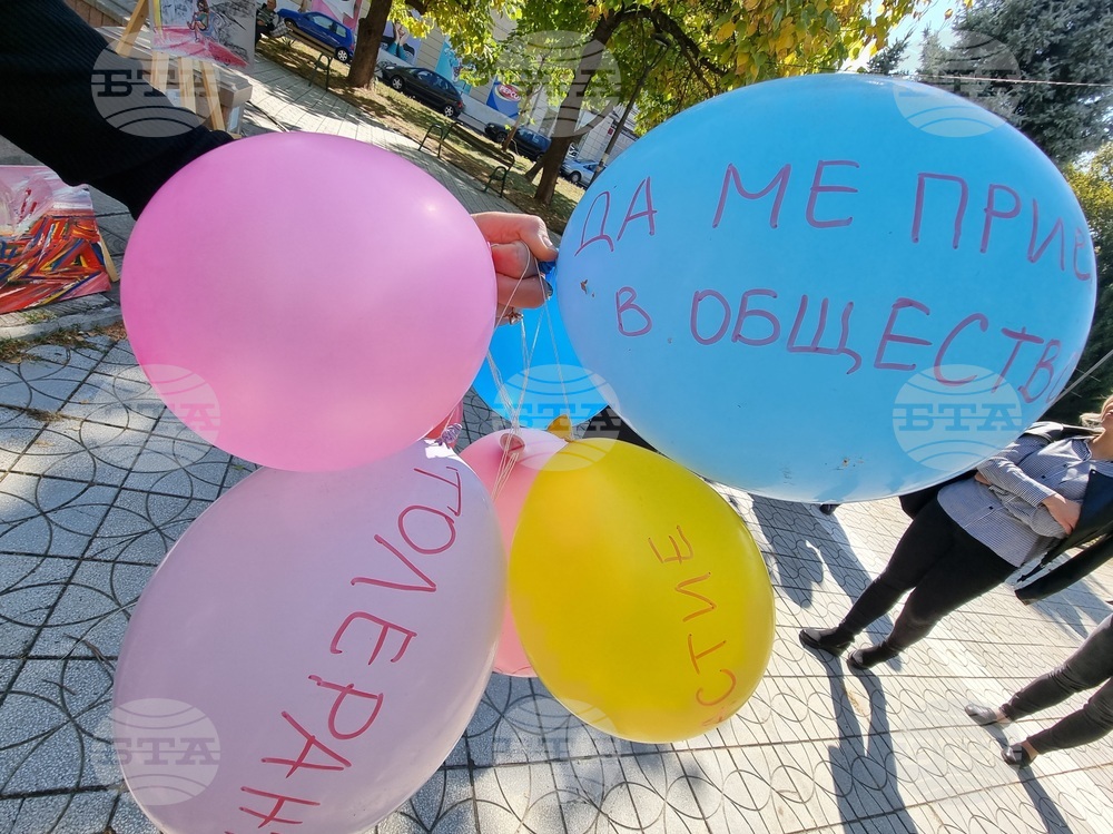 Кърджали - изложба - Световен ден на психичното здраве
