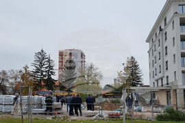  Перник - Работници са се качили на покрива на жилищен блок с искане да им бъдат изплатени дължими възнаграждения