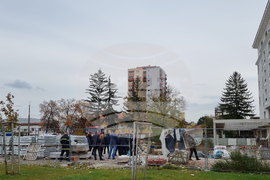 Перник - Работници са се качили на покрива на жилищен блок с искане да им бъдат изплатени дължими възнаграждения