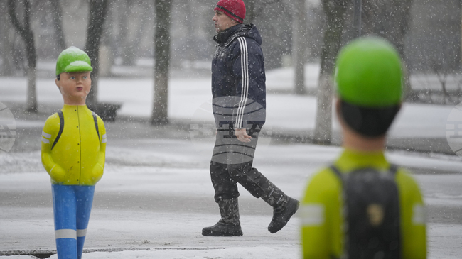 Макети с изображения на деца поставиха на пешеходни пътеки в румънски град; методът е уникален за страната 