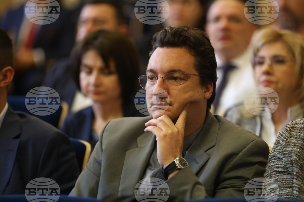 Президентът Румен Радев подписа указ за освобождаването на Крум Зарков като негов секретар по правни въпроси