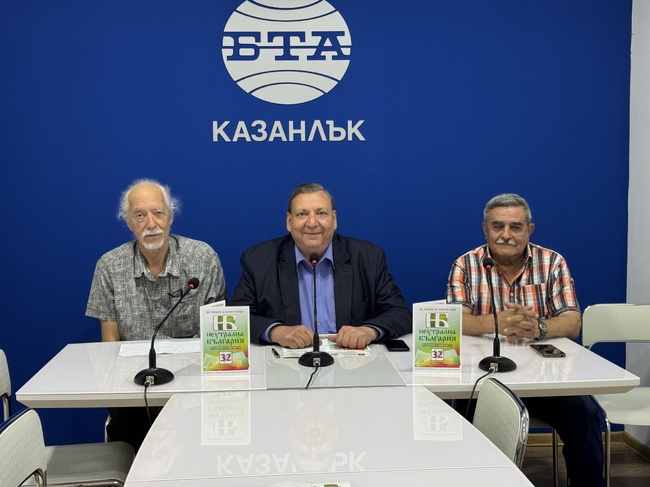 Пресконференция на коалиция "Неутрална България" в Казанлък