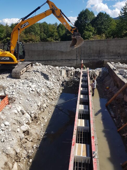 Укрепване дъното на река Глазне