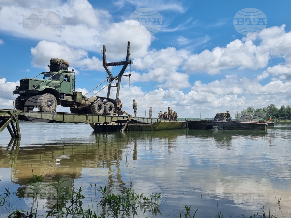 Foreign Military Personnel Observes Capabilities of 55th Engineer Regiment in Belene