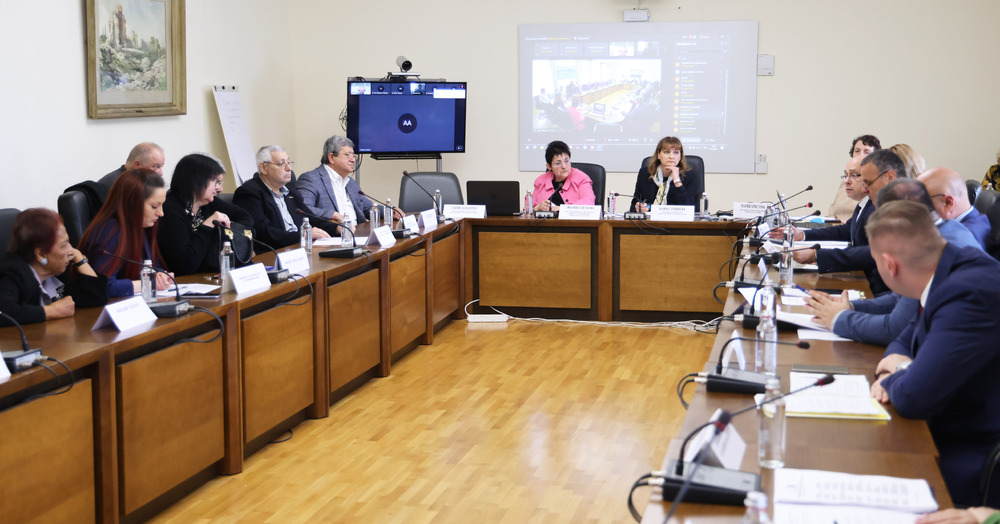 Министерски съвет – 2023 г. за ромите: Гарантирани средства за образователни медиатори и повече прегледи за неосигурени жени