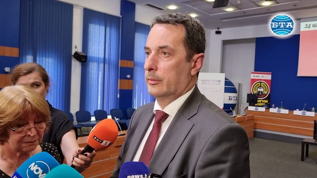 Все още тече разследване, виновните ще получат наказания, заяви служебният министър Георги Гвоздейков за влаковия инцидент на Централна гара