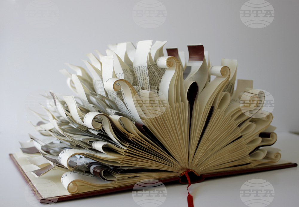 Изложбата „Арт книга“ представя творбите на 26 автори от 13 държави в галерия „Сердика“