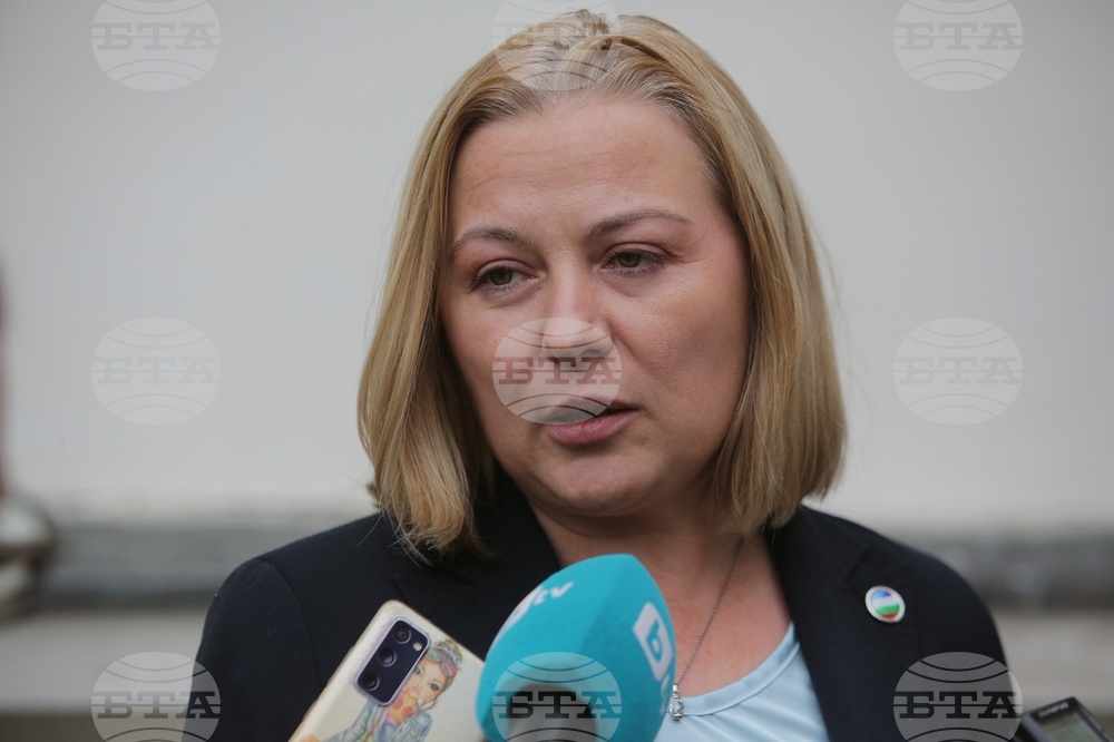 Надежда Йорданова: Мнозинството от политическите партии подкрепиха предложението Елеонора Митрофанова да не бъде канена за откриването на 48-ото НС